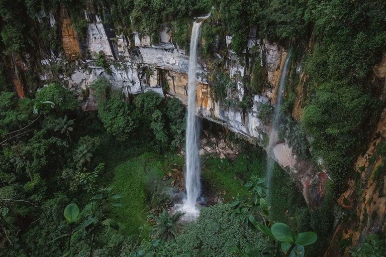 Aventure dans les chutes d&#039;eau de Yumbilla