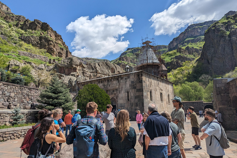 Essential Armenia Tour Geghard, Garni, Sewan, domowy lunch