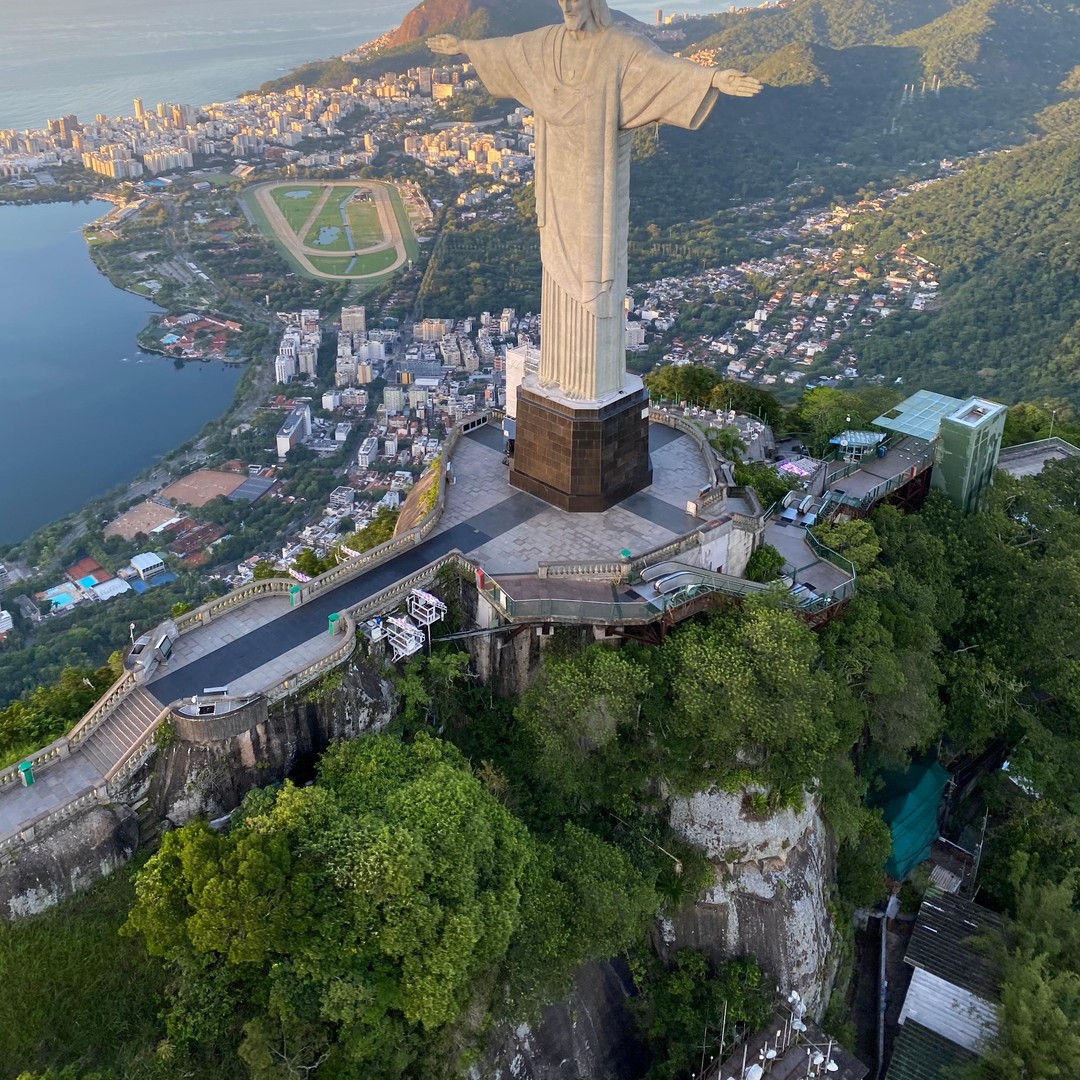 Colagem de mídia