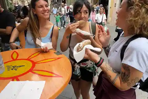 Taormina: Sicilian Full Meal & Drinks Walking Food Tour