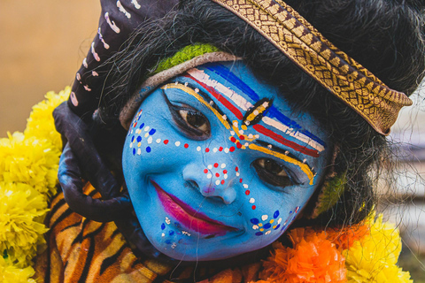 Varanasi : Marche spirituelle, tour en bateau et cérémonie de la Puja