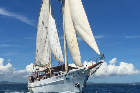 Fiji: Captain Cook Cruises - Day and Dinner Combo
