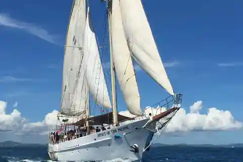 Fiji: Island and Reef Day Sailing Trip