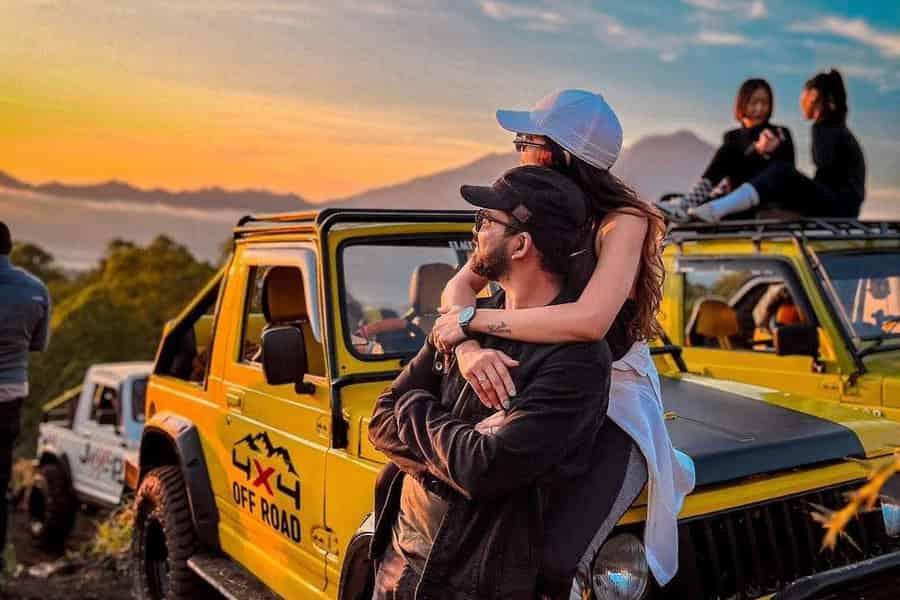 Jeep-Tour bei Sonnenaufgang zum Vulkan Batur, heiße Quelle & Frühstück – alles inklusive. Foto: GetYourGuide Jeep-Tour bei Sonnenaufgang zum Vulkan Batur, heiße Quelle & Frühstück – alles inklusive. Foto: GetYourGuide