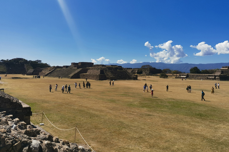 Full Day Guided Tour on the Monte Alban RouteTickets and food included