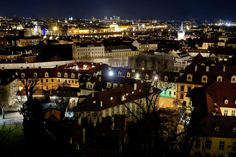Prague: VIP Prague Castle Night Walk with Panoramic Views VIP Prague Castle Night Walk with Panoramic Views (German)