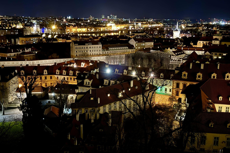 Prague: VIP Prague Castle Night Walk with Panoramic Views VIP Prague Castle Night Walk with Panoramic Views (German)