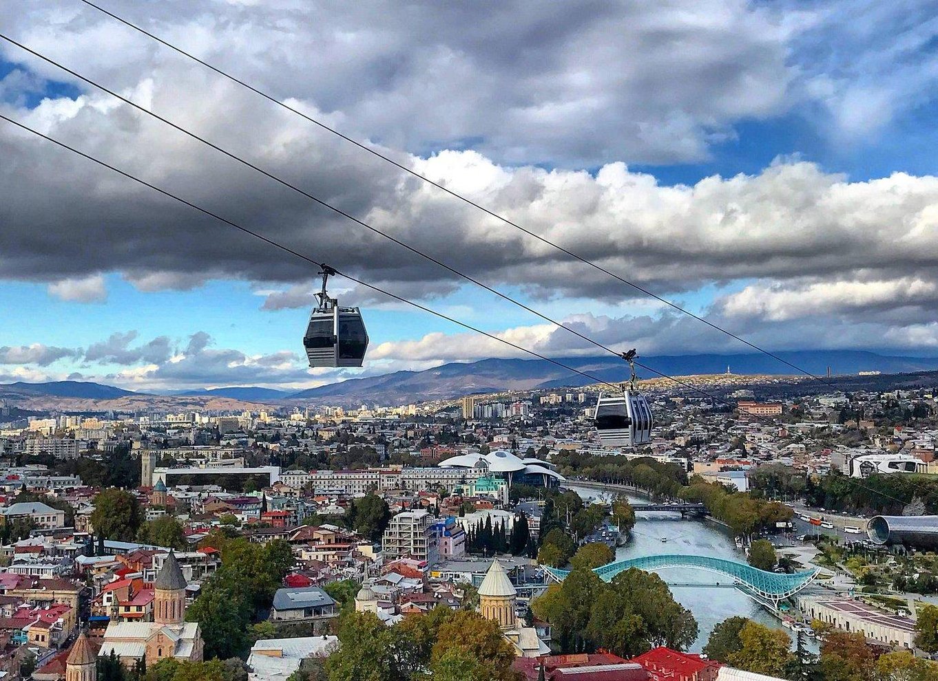 Oplevelse med byvandring i Tbilisi, vinsmagning og bådtur på floden