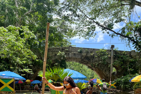 Rafting in bambù con massaggio ai piedi con pietre calcaree a Montego Bay