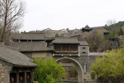 Beijing: Gubei Water Town & Simatai Great Wall Tour