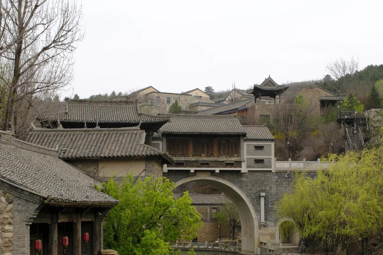 Beijing: Gubei Water Town & Simatai Great Wall Tour