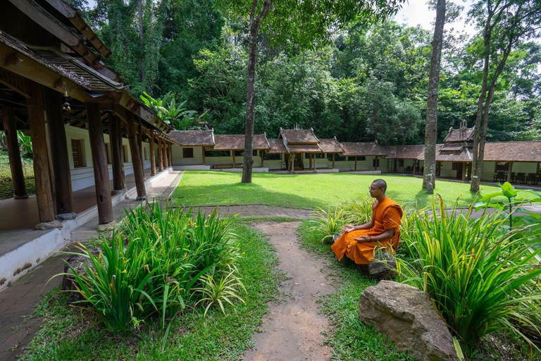 Chiang Mai: Doi Suthep Sunset & Hidden Temple with Guide