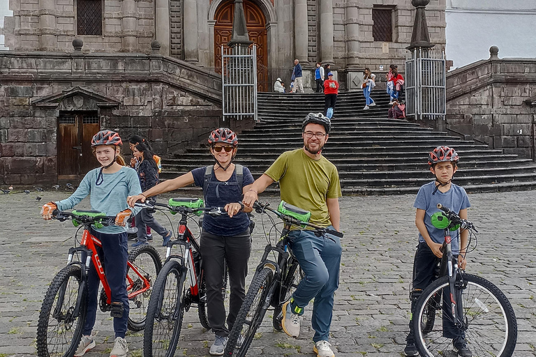 Quito: recorrido 360º en bicicletaQuito: recorrido 360º en bicicleta (grupos pequeños)