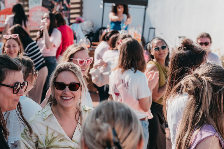 Sevilla: Rooftop Salsa Class with Bottomless Sangria