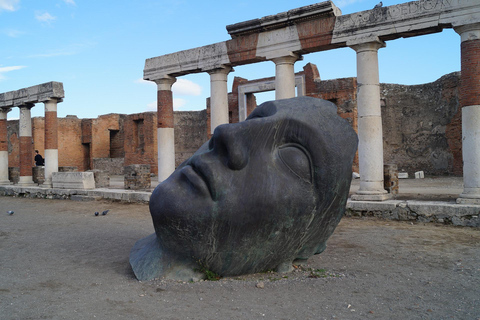 Pompeje: Zwiedzanie ruin i przejażdżka konna na WezuwiuszuWycieczka z miejsca zbiórki w Pompejach