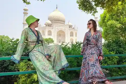 From Delhi: Taj Mahal & Agra Tour by Gatimaan Express Train