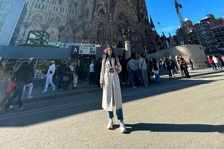 Sagrada Familia Priority Access Guided Tour: Small group