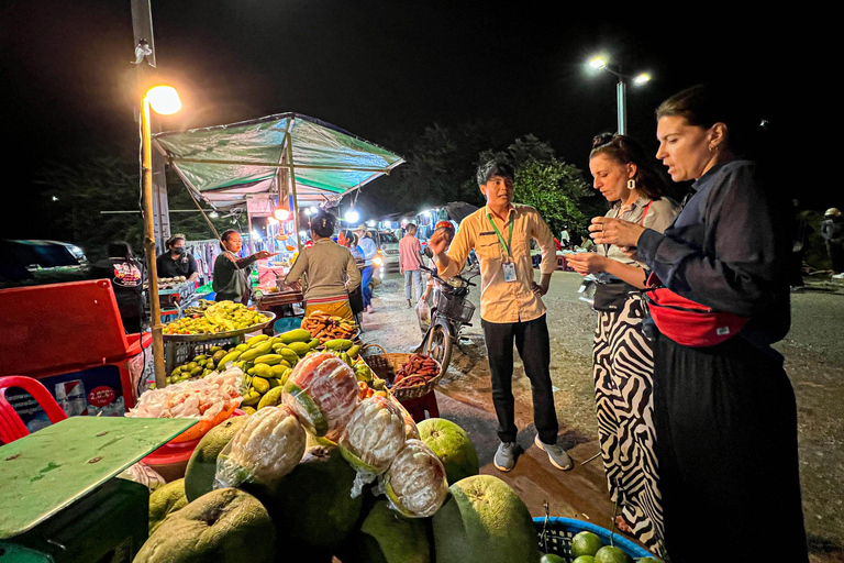 Tour gastronômico de rua e Phare Circus com traslados de Tuk-TukPasseio com acompanhante (máximo de 8 pessoas)