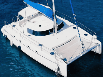 Excursión en Catamarán Privado Moderno + Bebidas Almuerzo y Música.
