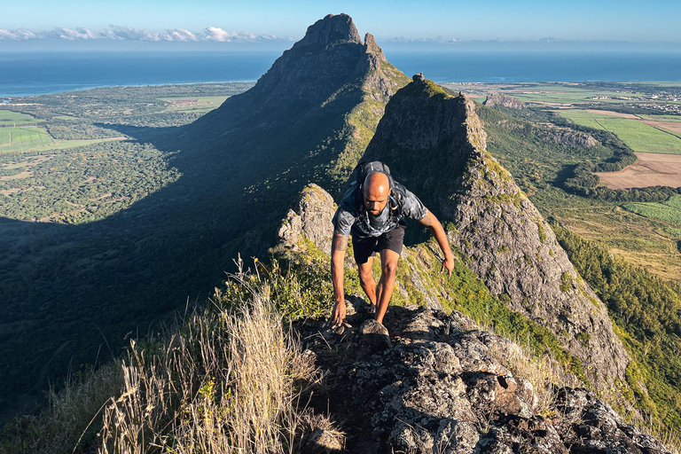 Mauricio: Caminar y escalar la montaña Trois Mamelles