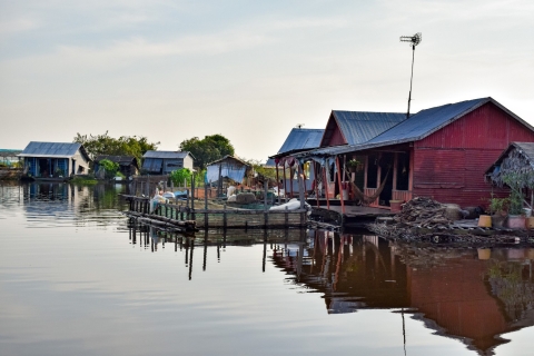 Mad Monkey Siem Reap Floating Village Tour
