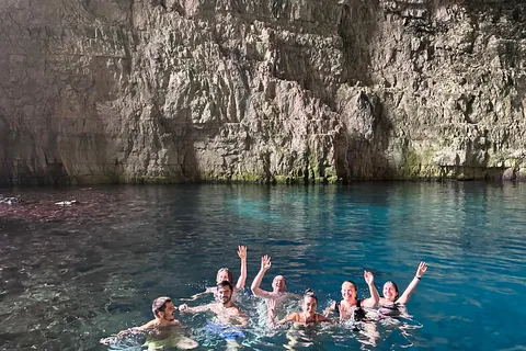 Vlore: Private Schnellboottour zum Sazan-Karaburun Meerespark