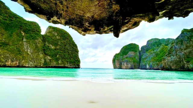 Visit From Ao Nang Phi Phi Islands Day Tour by Boat with Lunch in Phuket