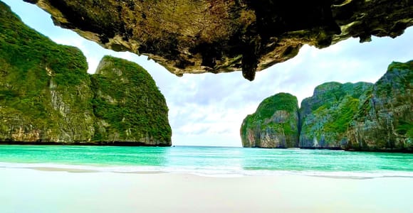 Phi Phi Islands One-Day Tour by Speedboat or Catamaran + Lunch