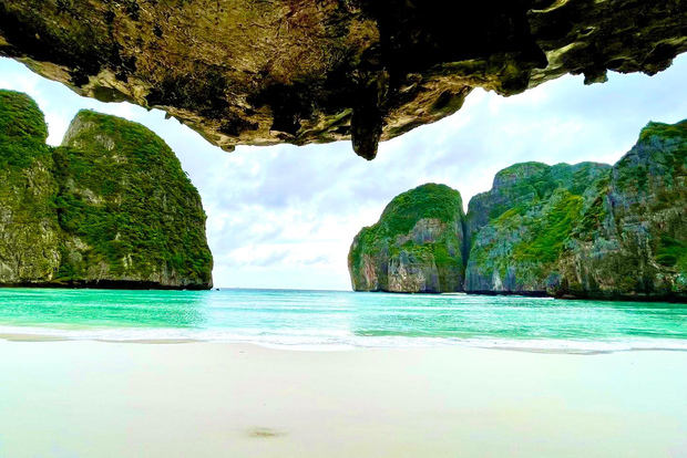 Phi Phi Islands One Day by Speedboat or Catamaran + Lunch