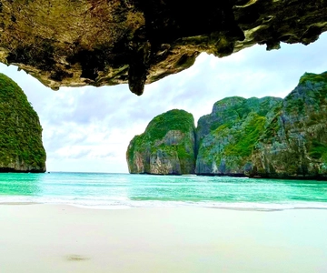 From Ao Nang: Phi Phi Islands Day Tour by Boat with Lunch