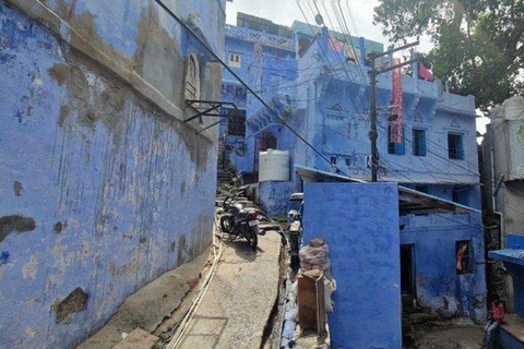 Forte Mehrangarh e Blue City por guia com embarque e desembarqueForte Mehrangarh e passeio pela cidade azul com guia profissional