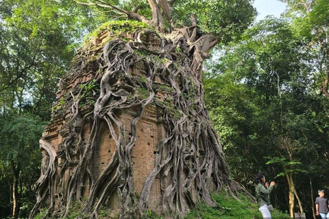 Siem Reap to Phnom Penh: Private Transfer with Scenic Stops