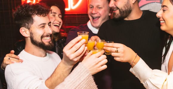 Rom: Verbotener Geschichtsrundgang & Kneipentour mit Drinks
