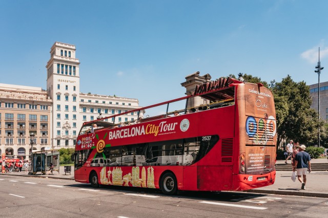 Visit Barcelona 24 or 48-Hour Hop-On Hop-Off Bus Tour in Shanghai
