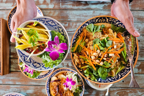 Ayutthaya: Woks and Wats Food Tour with 14+ Tastings