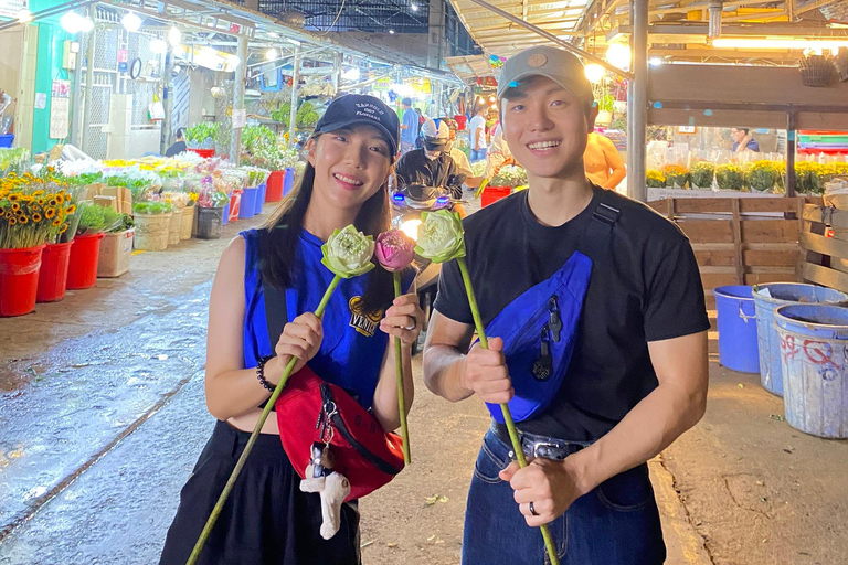 KISSTOUR| Saigón de Noche y Comida Callejera en MotoSaigón de Noche y Comida Callejera en Moto