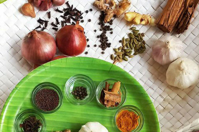 Kandy: Traditional cooking class in a village with transport