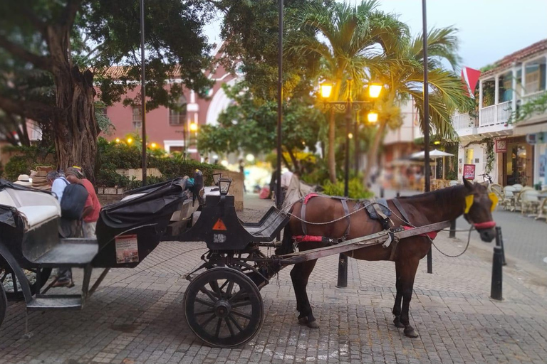 Colonial car ride through old Cartagena Colonial car ride through old Cartagena 40 MINUTOS