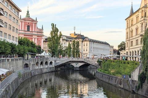 Ljubljana: Romantische Oude Stad Ontdekkingstocht met gids