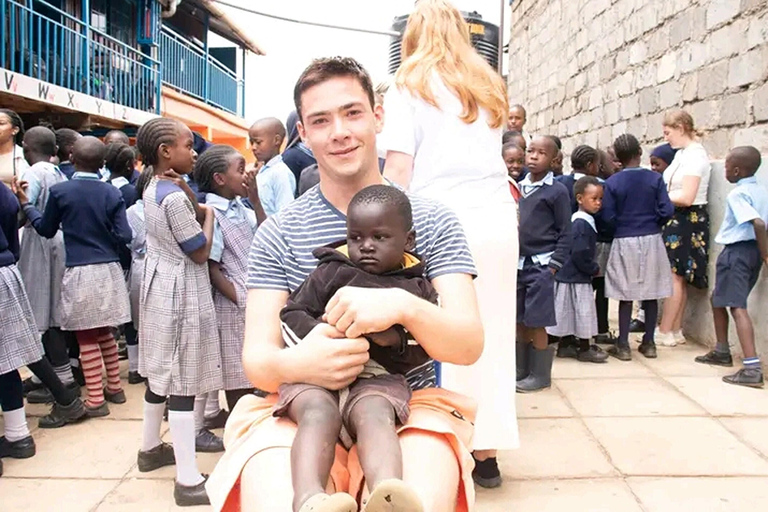 Ville d&#039;Arusha : Visite de maisons d&#039;enfants et collecte de dons.