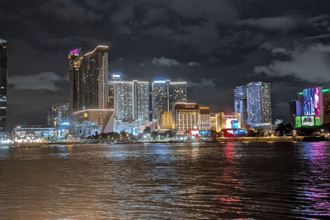 Phnom Penh: Mekong Sunset Cruise & City by Night Tour