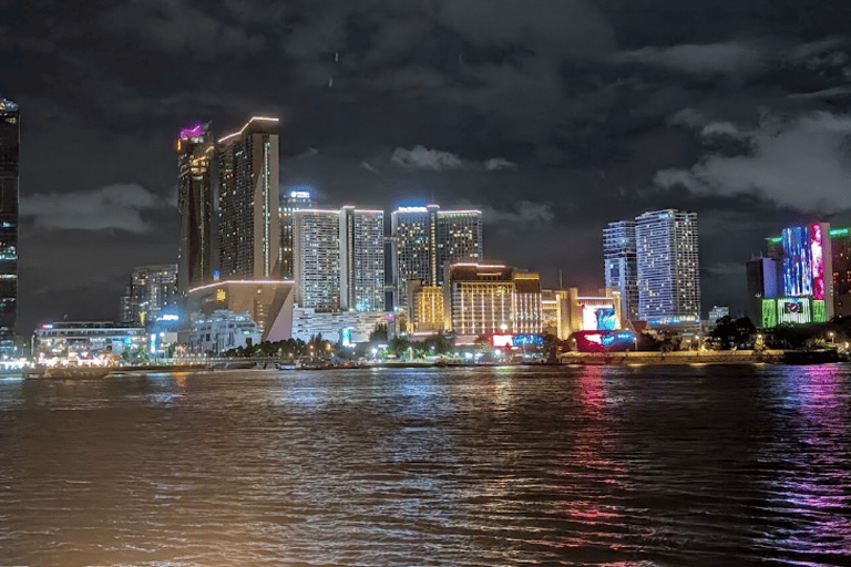 Phnom Penh: Mekong Sunset Cruise & City by Night Tour