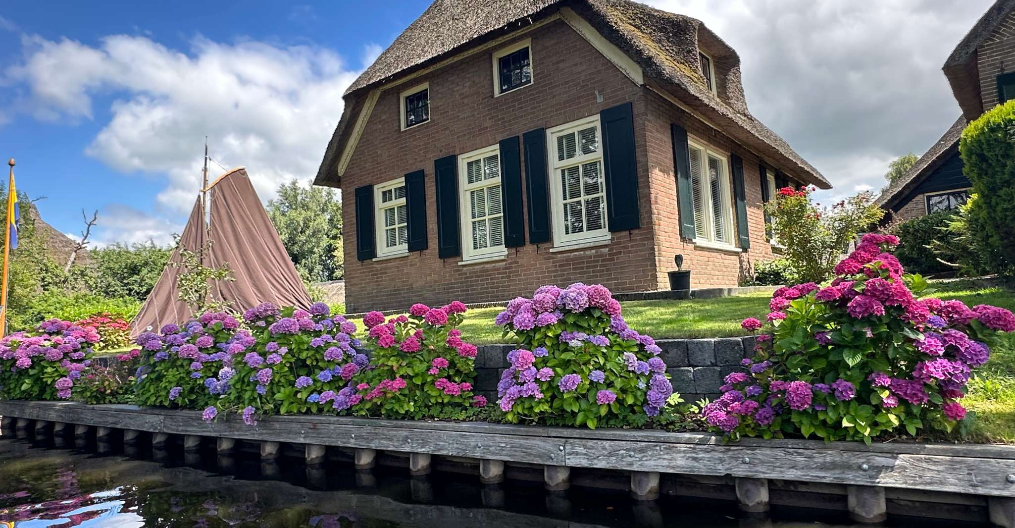 Amsterdam: Giethoorn & Zaanse Schans Small Group Day Trip photo 4