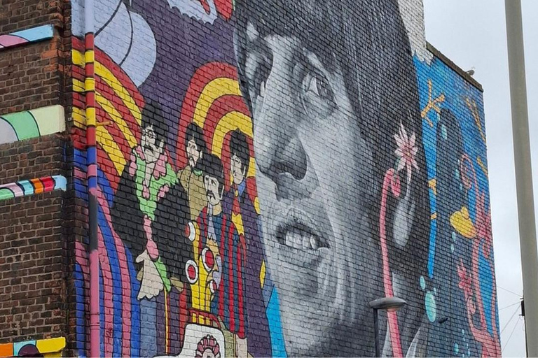 Liverpool: Private Beatles Taxi Tour with Guided Walk Finale
