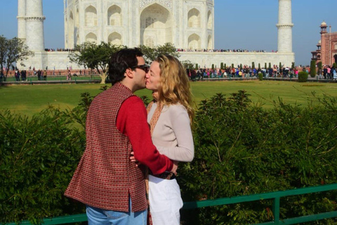 Taj Mahal-tur från Delhi med bil - Hoppa över könFrån Delhi: Tur med AC-bil, chaufför, guide och inträdesavgifter