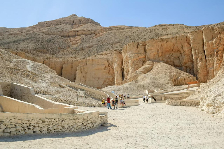 Luxor: Private Customizable Tour with Egyptologist Guide Luxor: Private 8-Hour Tour with Airport Pickup