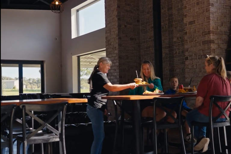 Perth: 2-Day Pinnacles, Sea Lions, and Seafood Tour