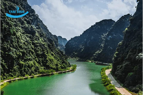 Hanoi: Ninh Binh Am Tien Cave or Trang An, Mua Cave & Hoa Lu Private Tour: Ninh Binh, Hoa Lu, Trang An, Mua Cave, Incense