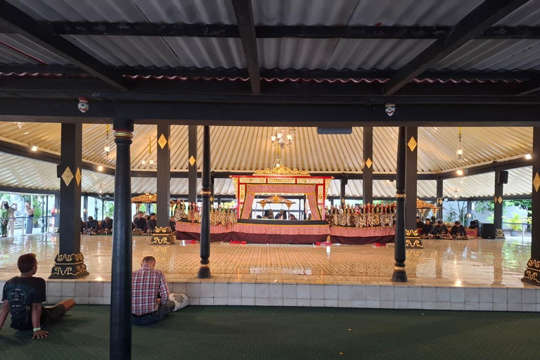 Yogyakarta: Sultan Palace and Water castle Guided Tour Water castle Guided Tour