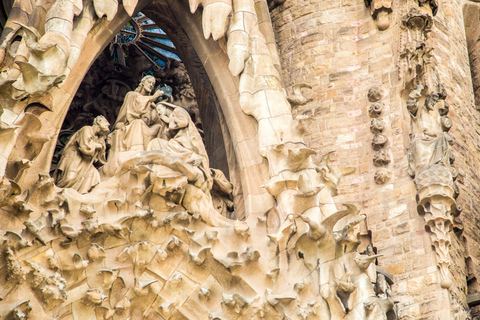 Barcelona: Guided visit to the Sagrada Familia Guided visit inside the Sagrada Familia